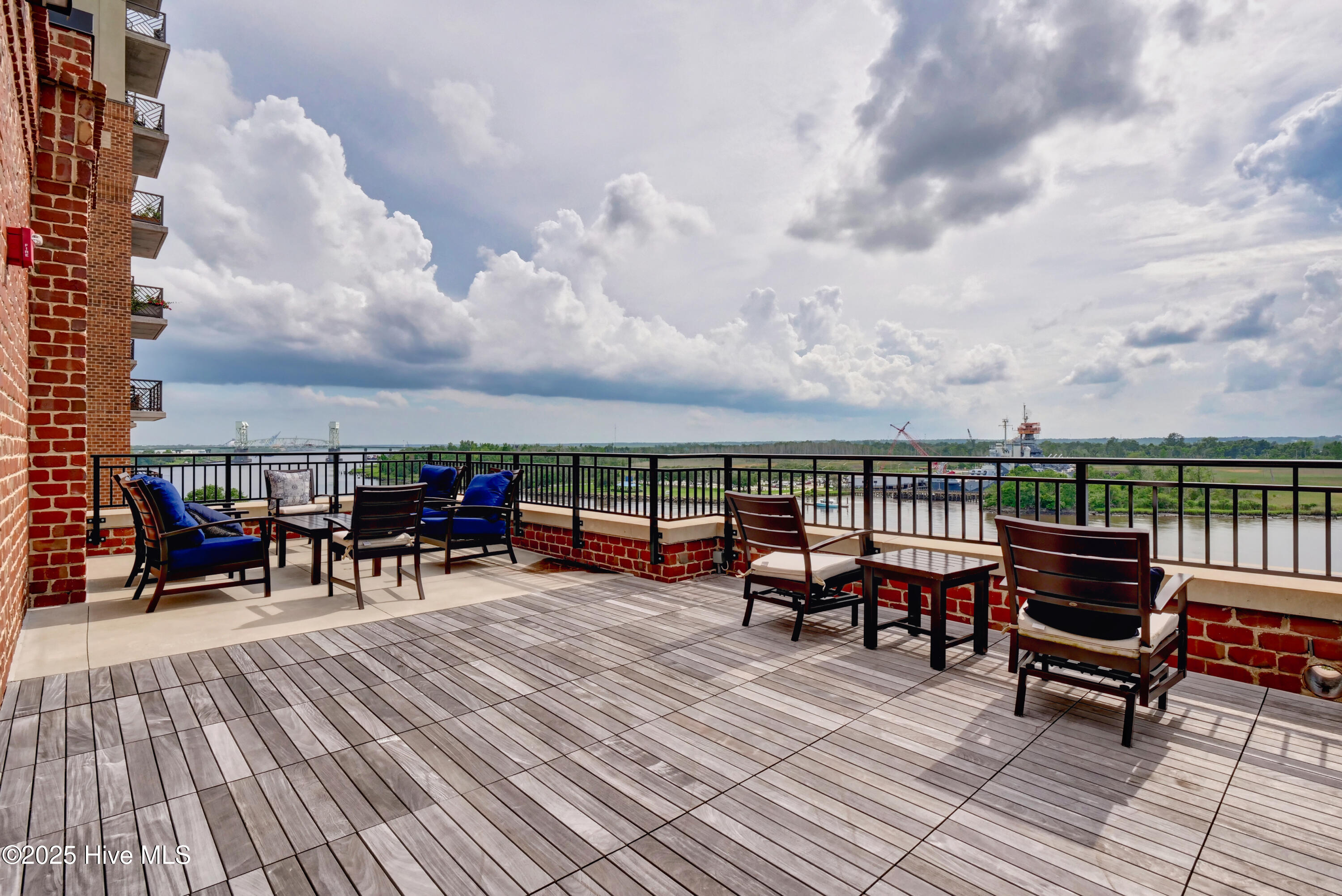 Wilmington, North Carolina, 28401, United States, 1 Bedroom Bedrooms, ,2 BathroomsBathrooms,Residential,For Sale,1705504