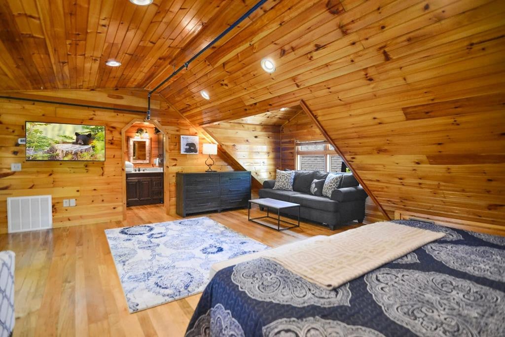 Sevierville, Tennessee, 37862, United States, 3 Bedrooms Bedrooms, ,7 BathroomsBathrooms,Residential,For Sale,1914651
