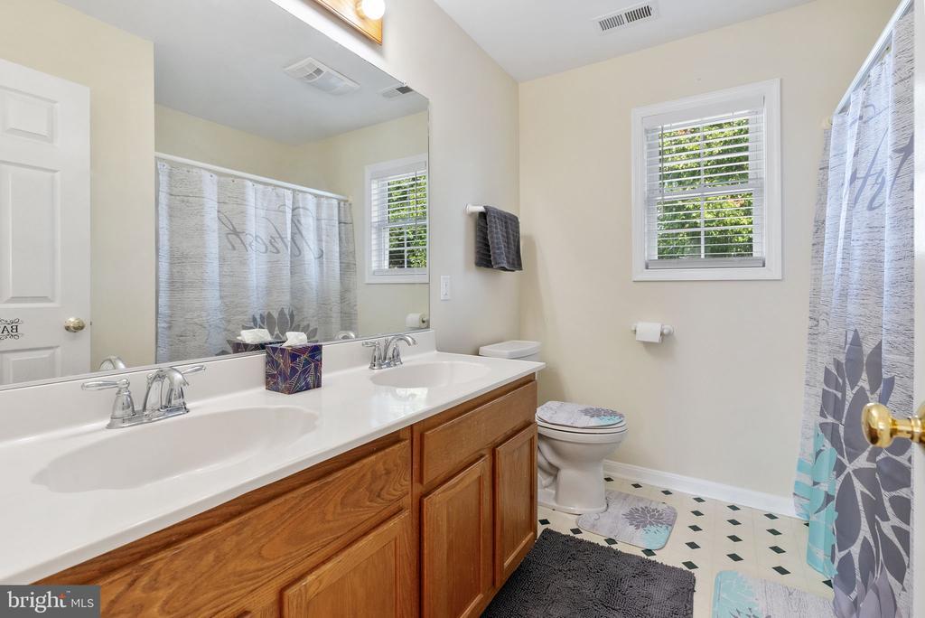 Winchester, Virginia, 22601, United States, 3 Bedrooms Bedrooms, ,3 BathroomsBathrooms,Residential,For Sale,1906316