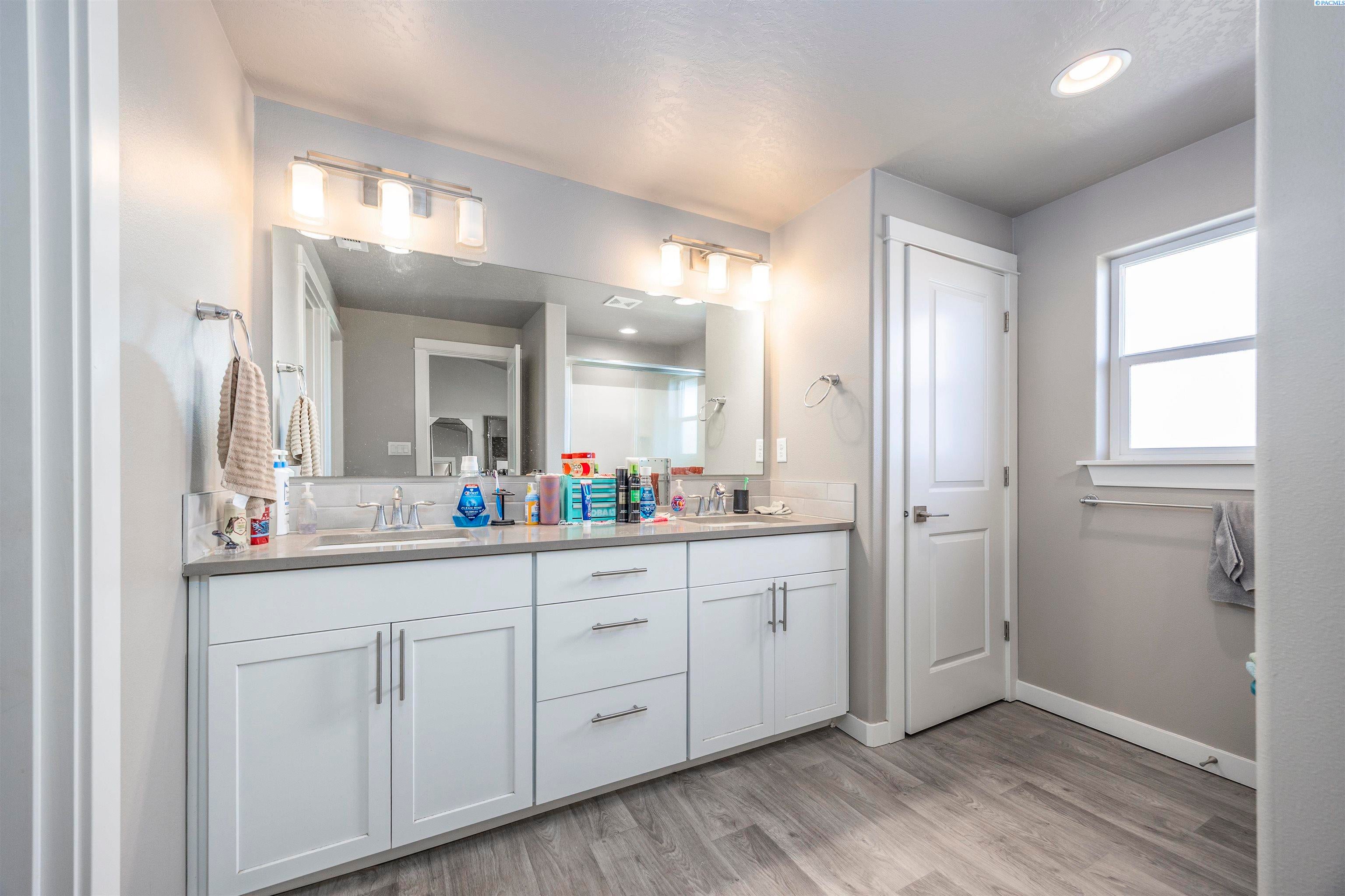 Prosser, Washington, 99350, United States, 3 Bedrooms Bedrooms, ,1 BathroomBathrooms,Residential,For Sale,2032317
