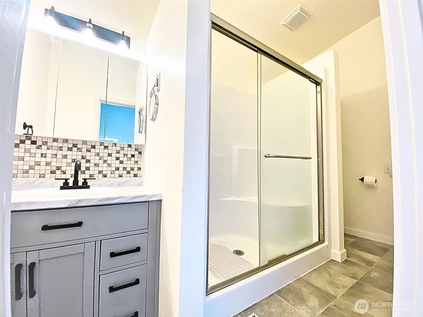 Chehalis, Washington, 98532, United States, 2 Bedrooms Bedrooms, ,1 BathroomBathrooms,Residential,For Sale,1989127