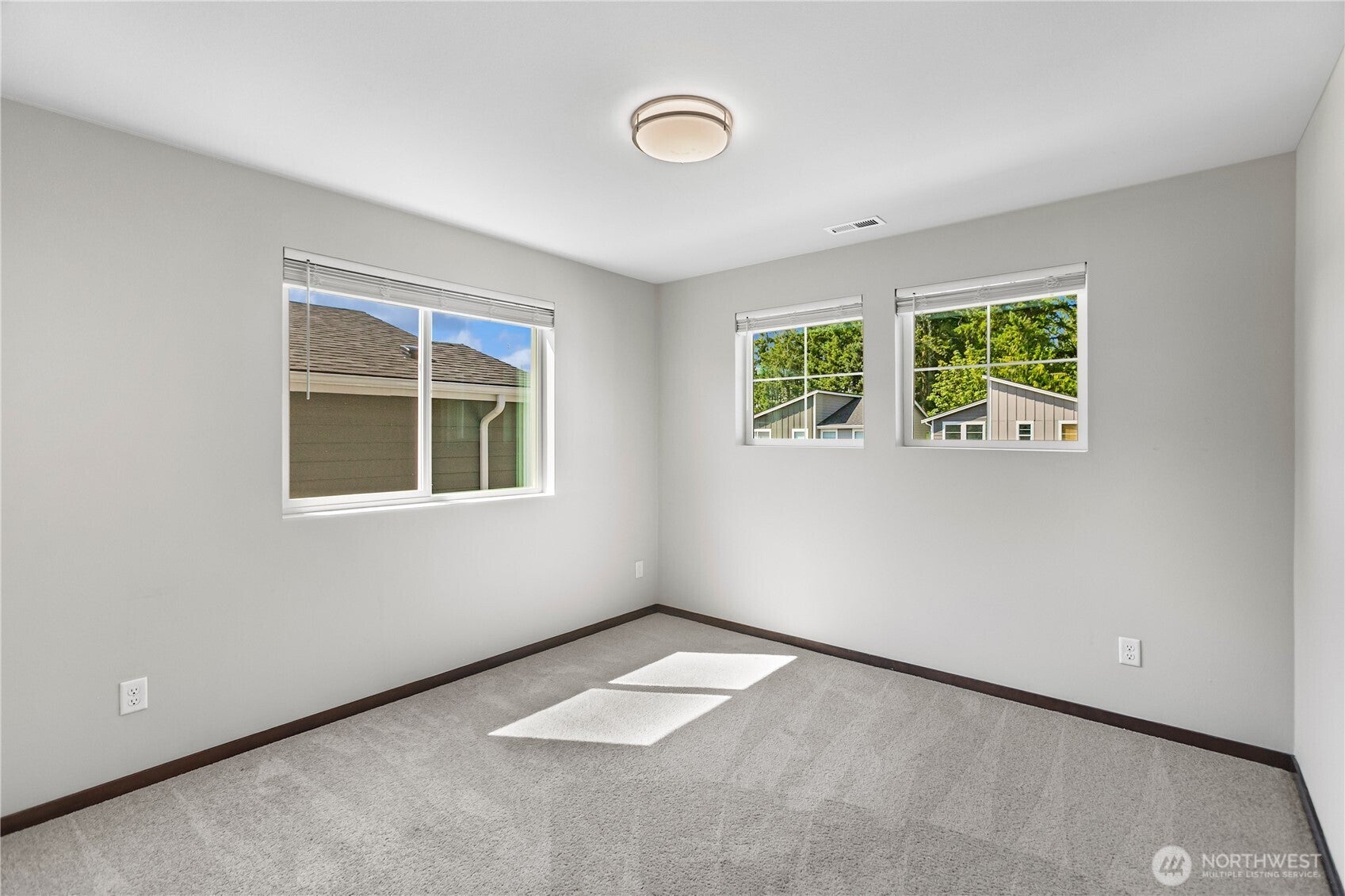 Bremerton, Washington, 98312, United States, 5 Bedrooms Bedrooms, ,2 BathroomsBathrooms,Residential,For Sale,1900860