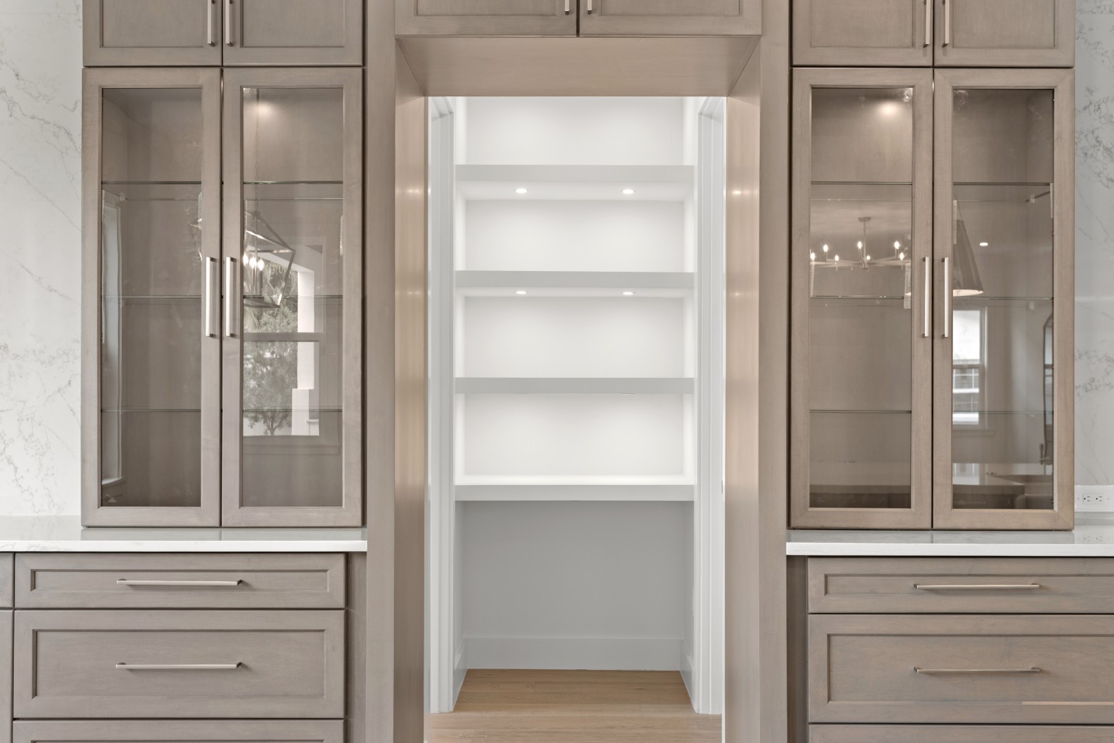 Tampa, Florida, 33611, United States, 6 Bedrooms Bedrooms, ,6 BathroomsBathrooms,Residential,For Sale,1981634