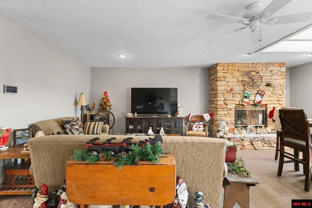 Jordan, Arkansas, 72519, United States, 4 Bedrooms Bedrooms, ,4 BathroomsBathrooms,Residential,For Sale,2005466