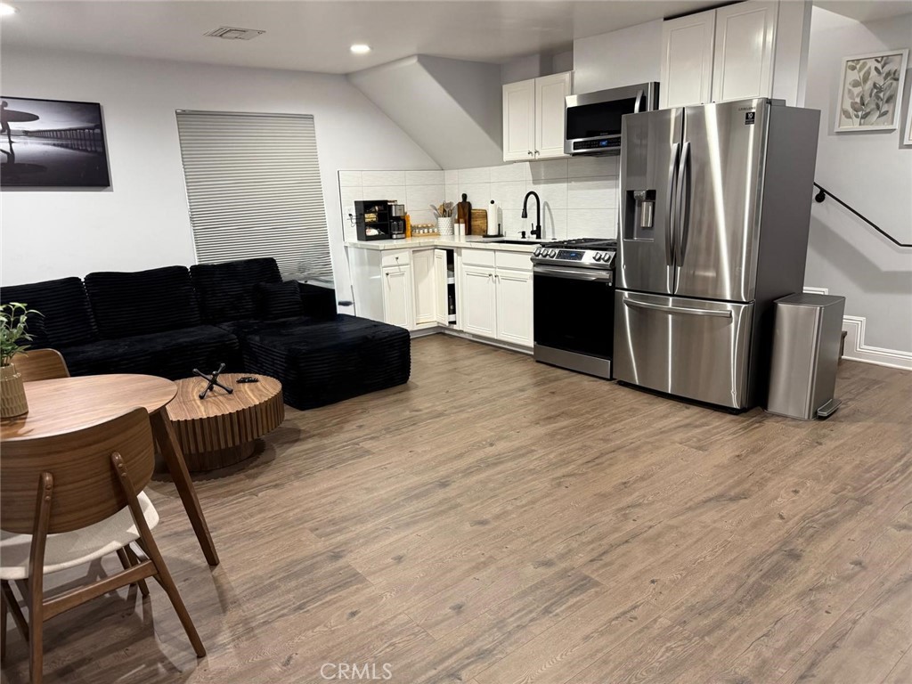 Woodland Hills, California, 91364, United States, 4 Bedrooms Bedrooms, ,3 BathroomsBathrooms,Residential,For Sale,1982021