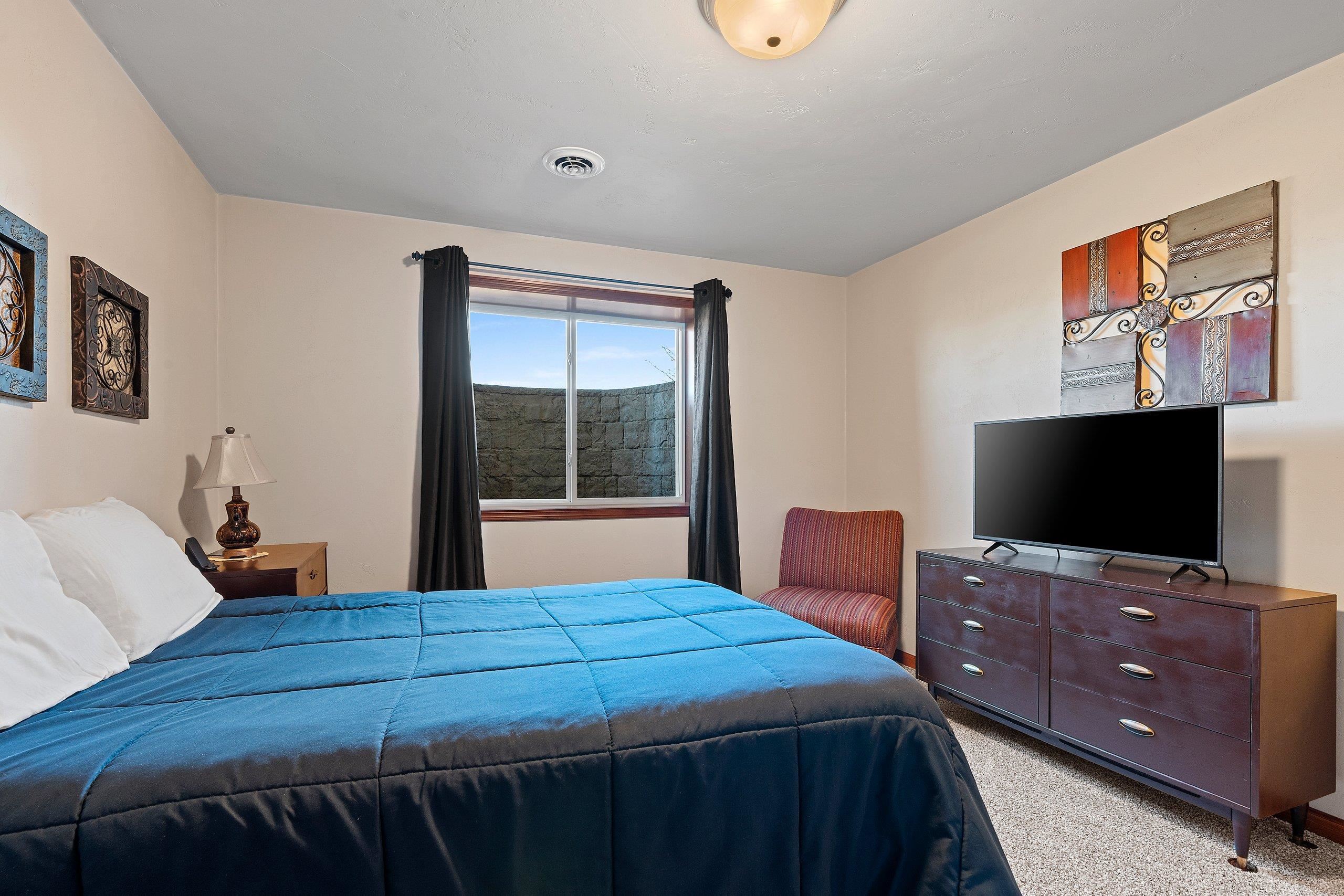 NEENAH, Wisconsin, 54956, United States, 3 Bedrooms Bedrooms, ,3 BathroomsBathrooms,Residential,For Sale,1986561