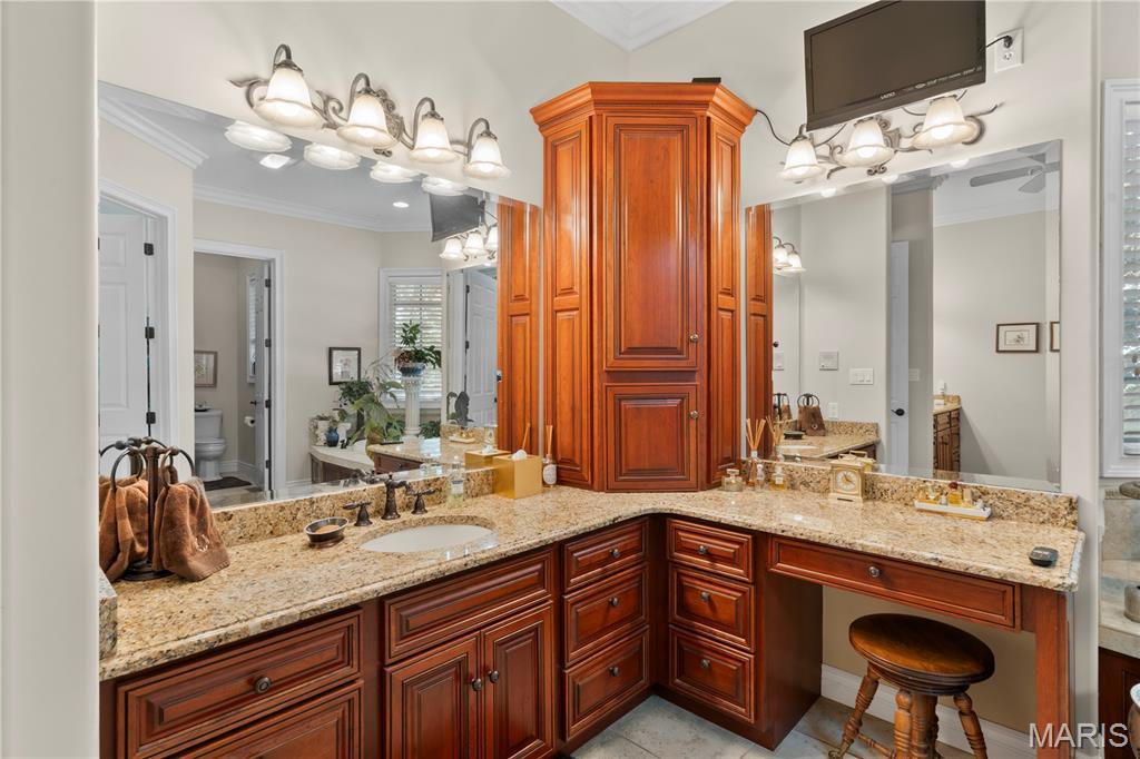 Charleston, Missouri, 63834, United States, 4 Bedrooms Bedrooms, ,6 BathroomsBathrooms,Residential,For Sale,1974839