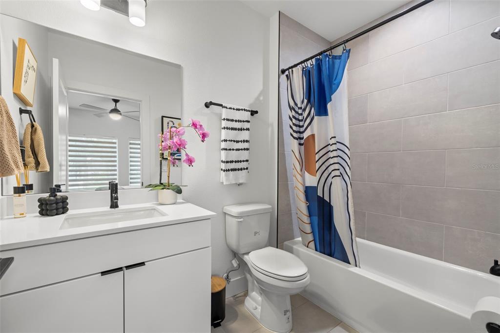 St Petersburg, Florida, 33701, United States, 2 Bedrooms Bedrooms, ,3 BathroomsBathrooms,Residential,For Sale,1994589