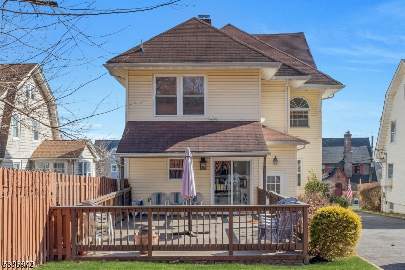 West Orange Twp., New Jersey, 07052, United States, 6 Bedrooms Bedrooms, ,4 BathroomsBathrooms,Residential,For Sale,1934575