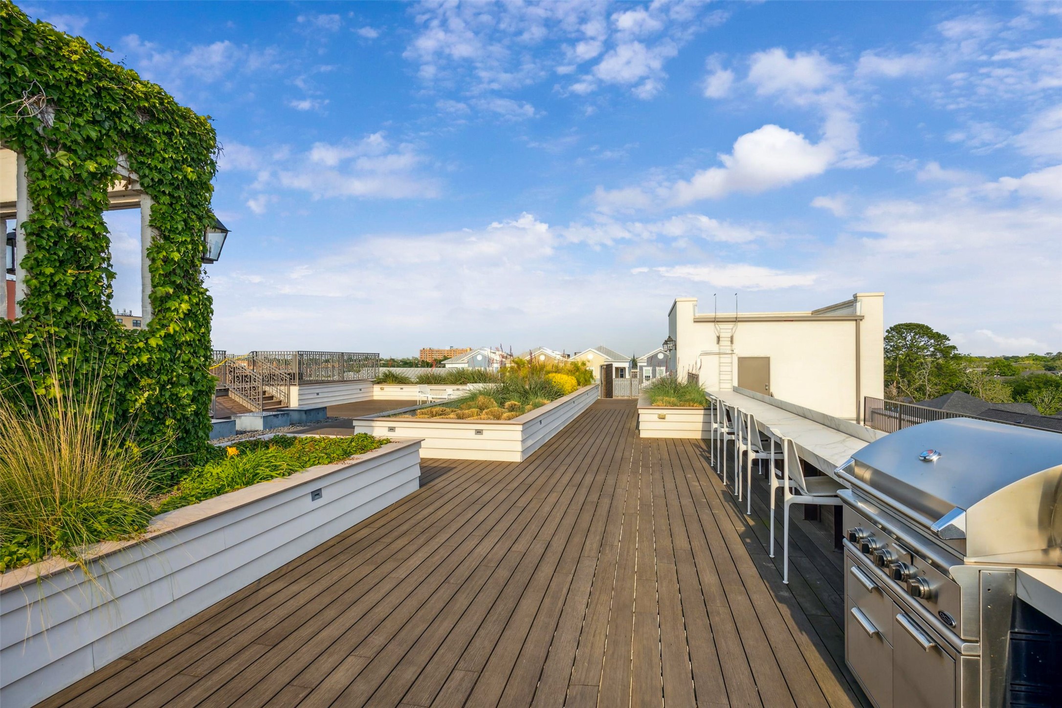  326 W 18th Street - 物件實景