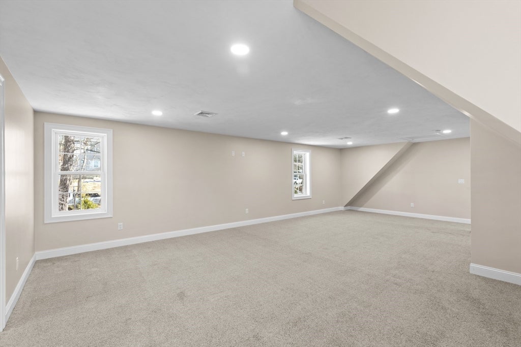 Plymouth, Massachusetts, 02360, United States, 3 Bedrooms Bedrooms, ,4 BathroomsBathrooms,Residential,For Sale,2048350