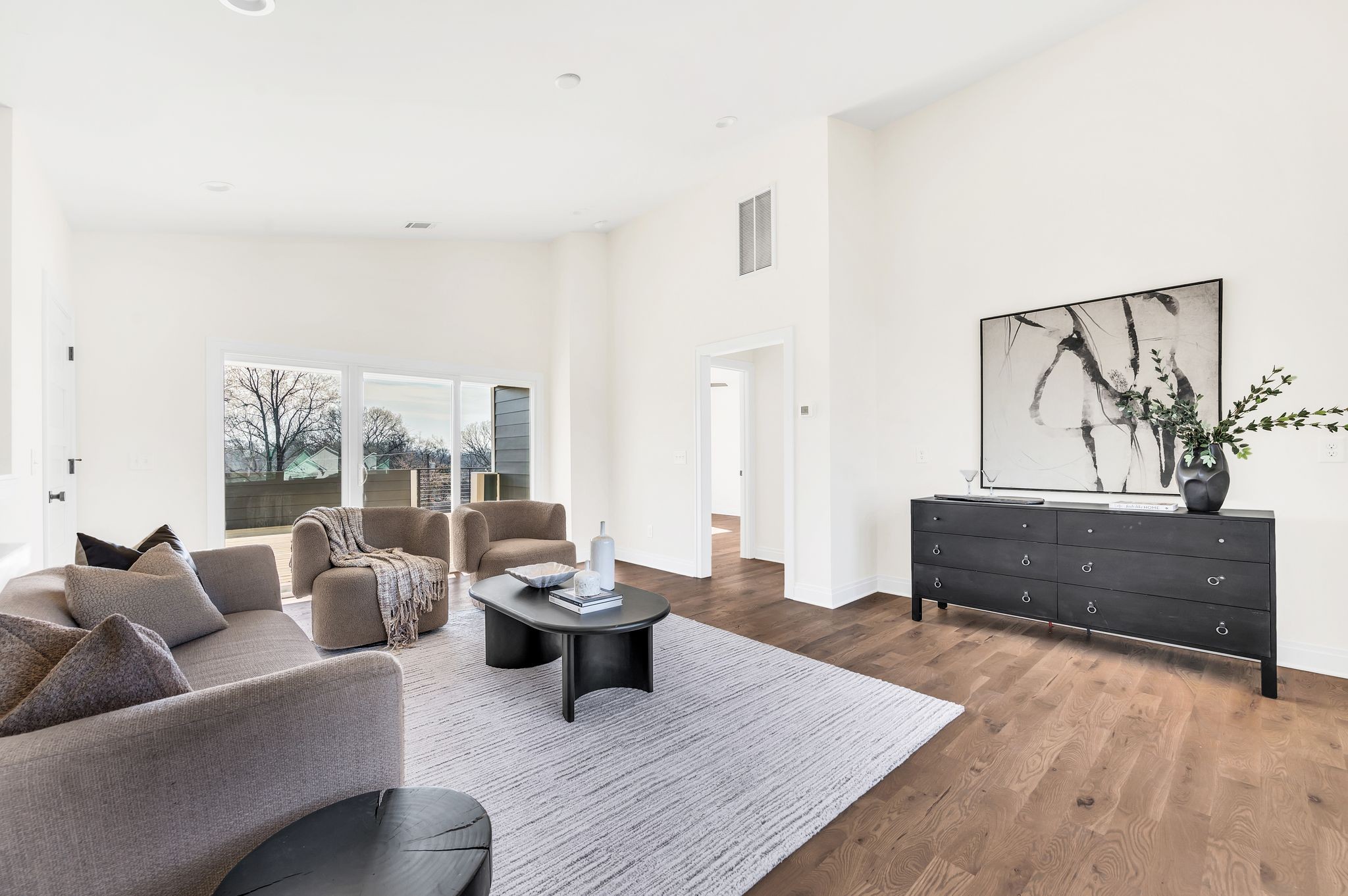 Nashville, Tennessee, 37206, United States, 4 Bedrooms Bedrooms, ,4 BathroomsBathrooms,Residential,For Sale,1917969