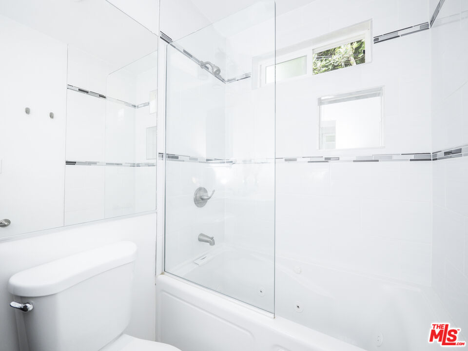 Los Angeles, California, 90066, United States, 4 Bedrooms Bedrooms, ,Residential,For Sale,1991946