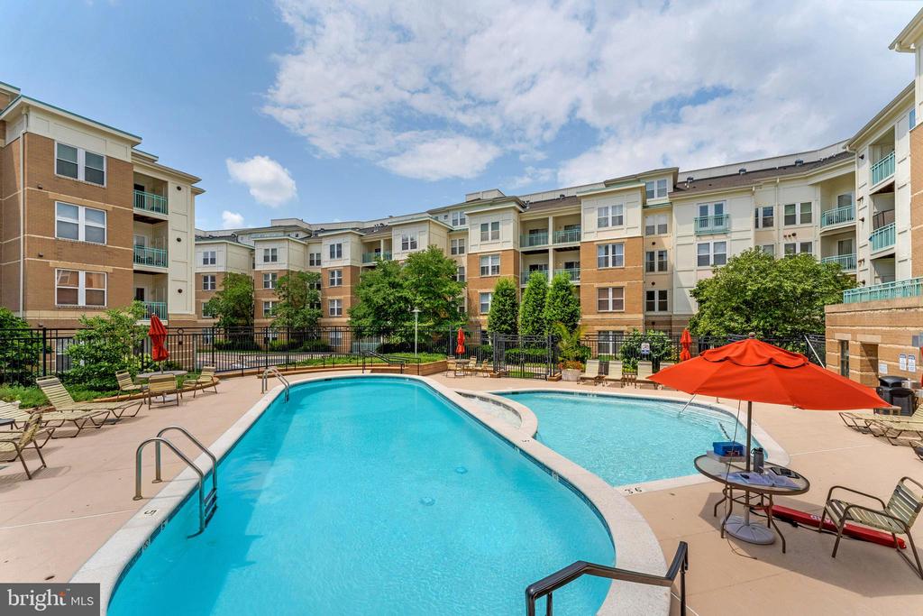 Reston, Virginia, 20190, United States, 2 Bedrooms Bedrooms, ,2 BathroomsBathrooms,Residential,For Sale,1904238