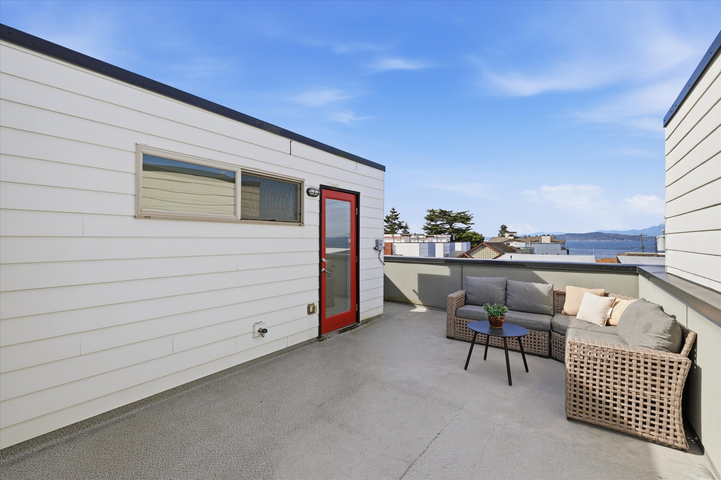  2421 Wickstrom Place SW, Seattle, WA 98116 - 物件實景