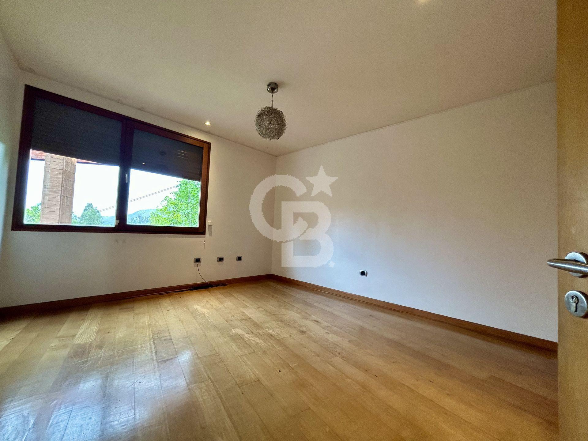 Vitacura, Chile, 5 Bedrooms Bedrooms, ,5 BathroomsBathrooms,Residential,For Sale,1969115