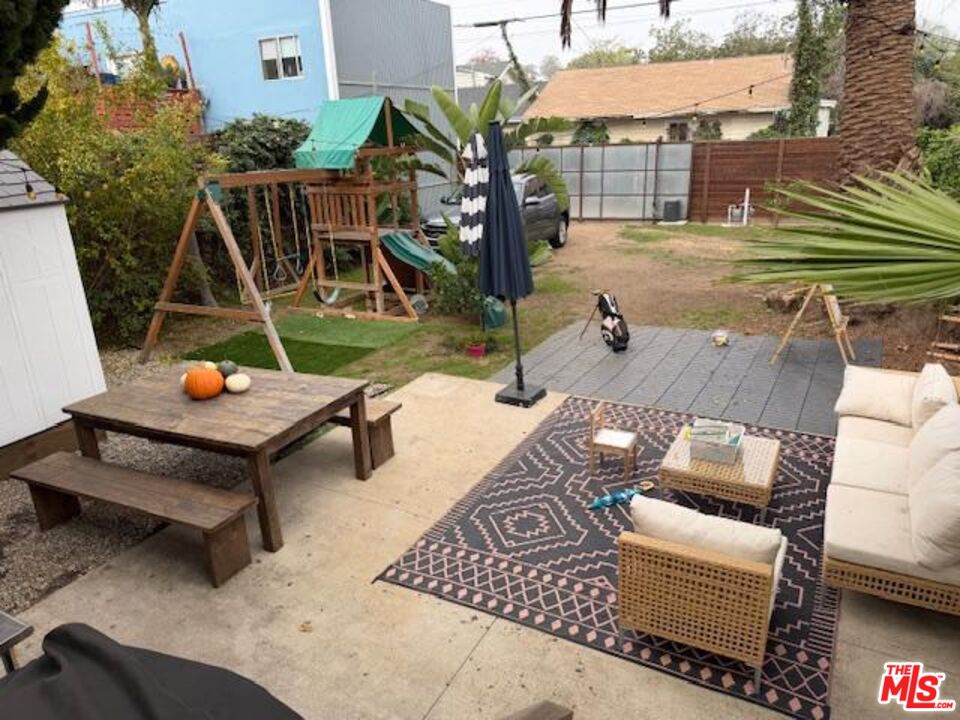 Venice, California, 90291, United States, 2 Bedrooms Bedrooms, ,2 BathroomsBathrooms,Residential,For Sale,1993237