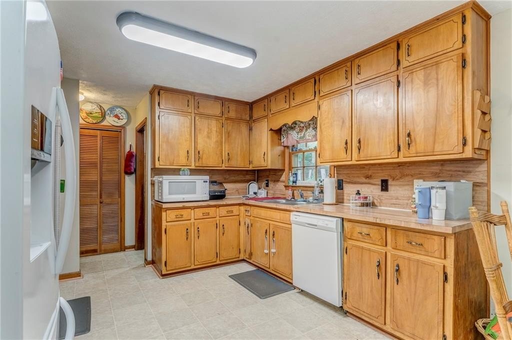 Ball Ground, Georgia, 30107, United States, 3 Bedrooms Bedrooms, ,2 BathroomsBathrooms,Residential,For Sale,1922985