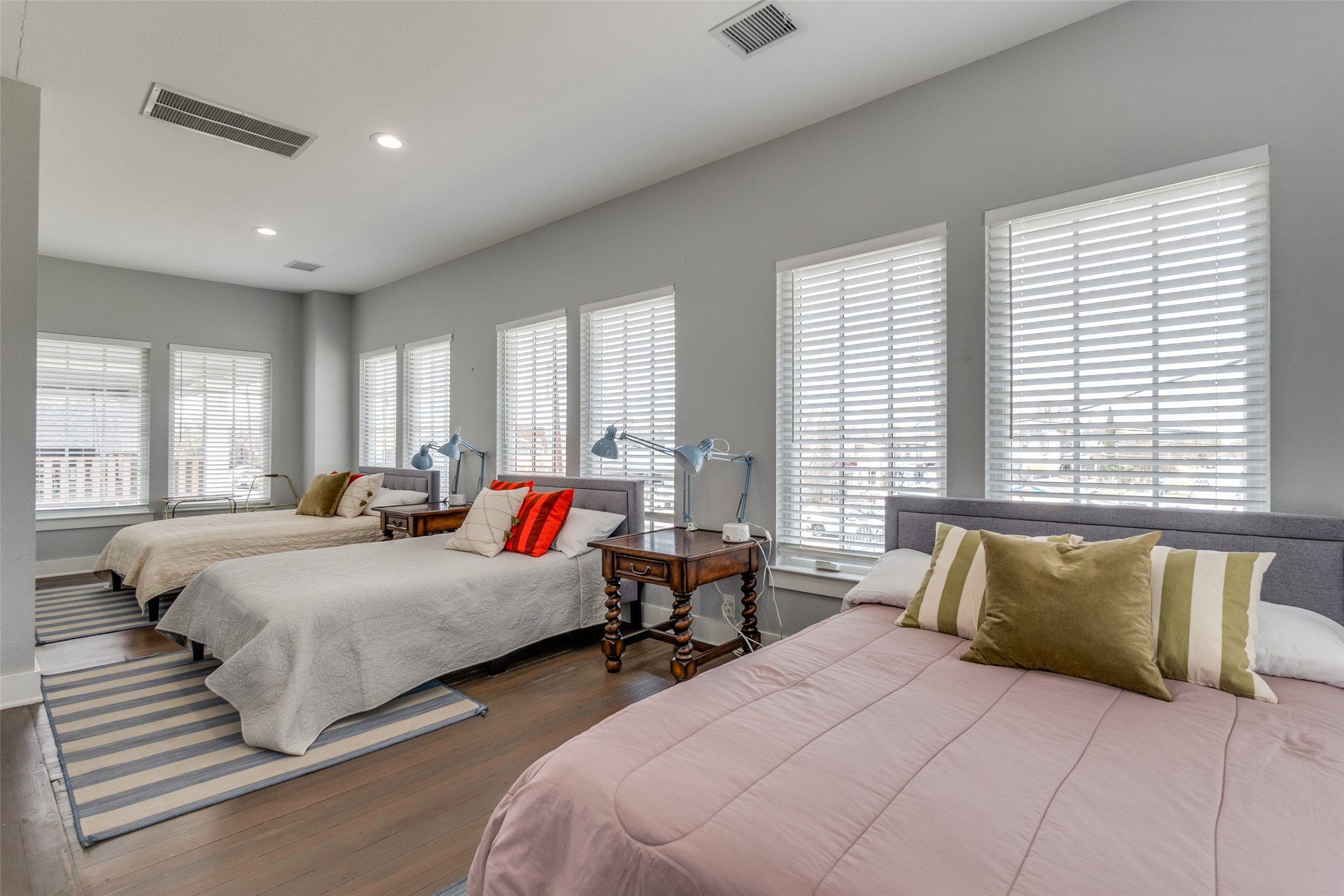 Dallas, Texas, 75208, United States, 4 Bedrooms Bedrooms, ,3 BathroomsBathrooms,Residential,For Sale,1752637