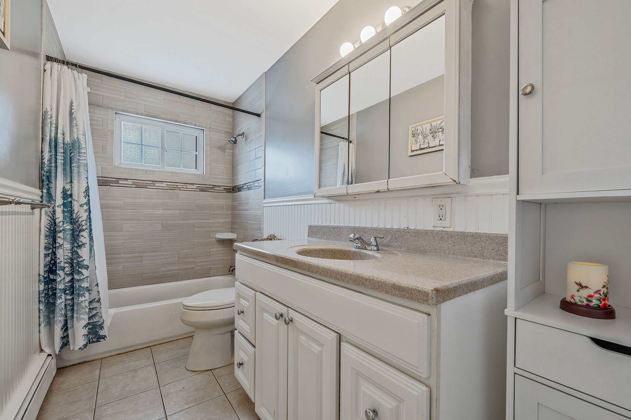 Holbrook, New York, 11741, United States, 4 Bedrooms Bedrooms, ,2 BathroomsBathrooms,Residential,For Sale,1921104