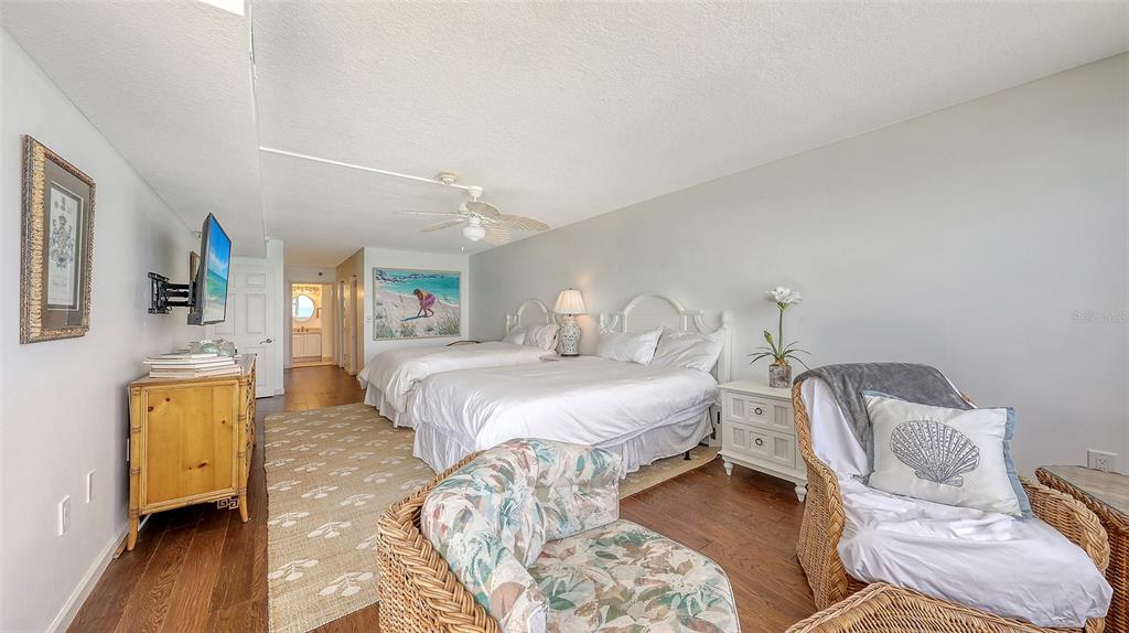 Longboat Key, Florida, 34228, United States, 3 Bedrooms Bedrooms, ,2 BathroomsBathrooms,Residential,For Sale,1793639