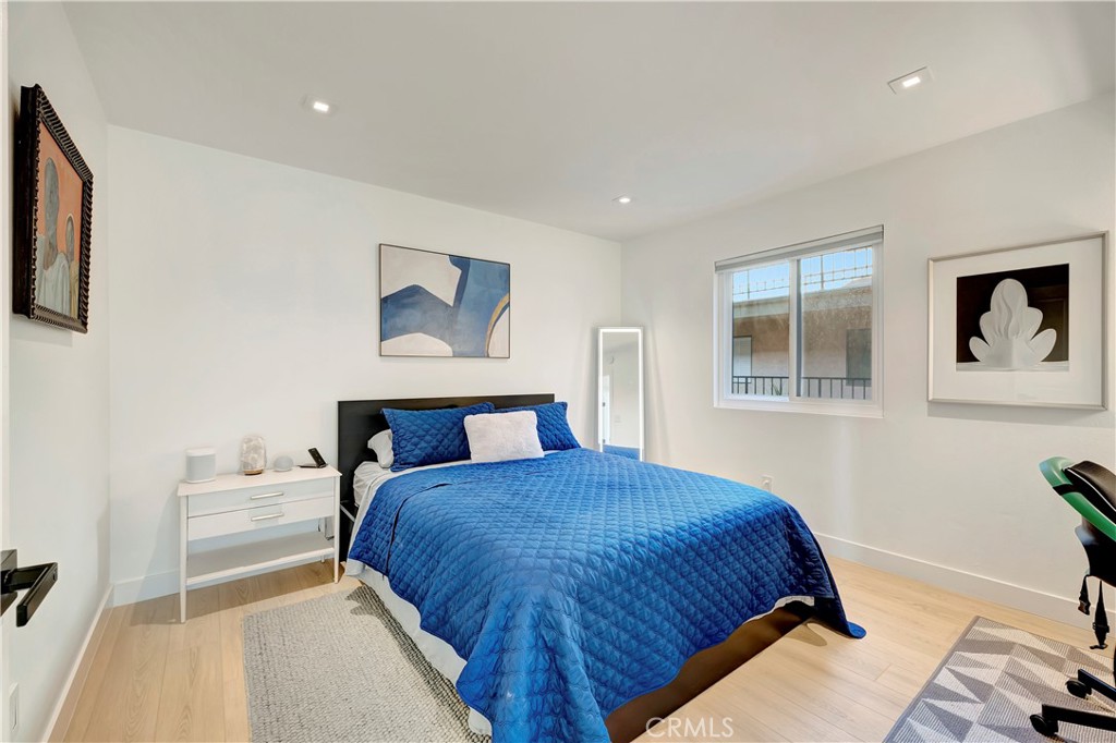 Long Beach, California, 90814, United States, 2 Bedrooms Bedrooms, ,1 BathroomBathrooms,Residential,For Sale,1989158