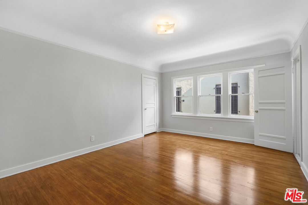 Los Angeles, California, 90036, United States, 3 Bedrooms Bedrooms, ,3 BathroomsBathrooms,Residential,For Sale,1896825