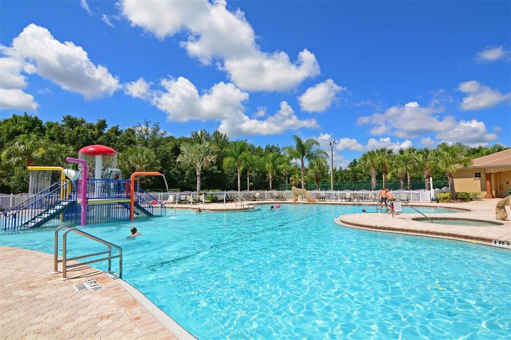 Bradenton, Florida, 34212, United States, 2 Bedrooms Bedrooms, ,2 BathroomsBathrooms,Residential,For Sale,1948137