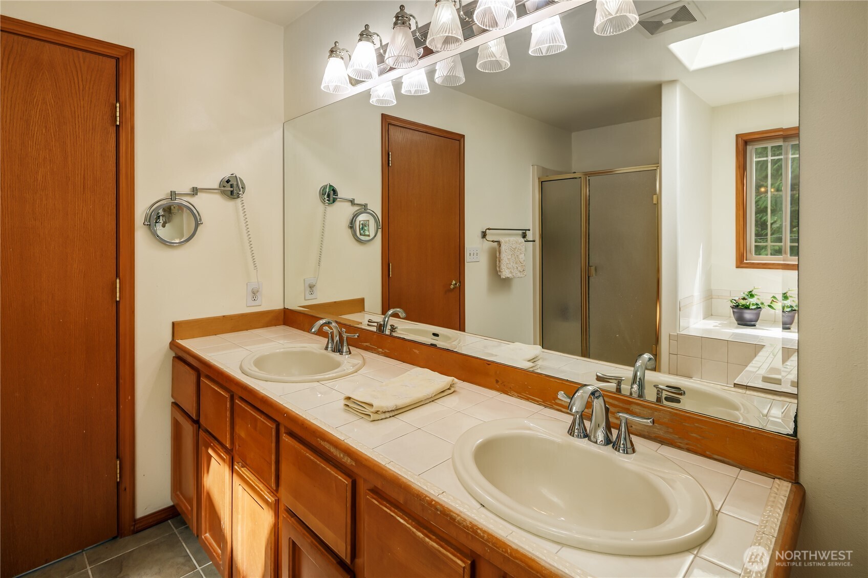 Snohomish, Washington, 98290, United States, 4 Bedrooms Bedrooms, ,3 BathroomsBathrooms,Residential,For Sale,1921838