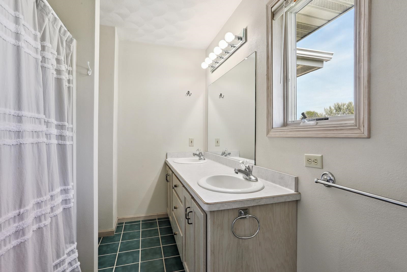 BRILLION, Wisconsin, 54110, United States, ,Residential,For Sale,1947118