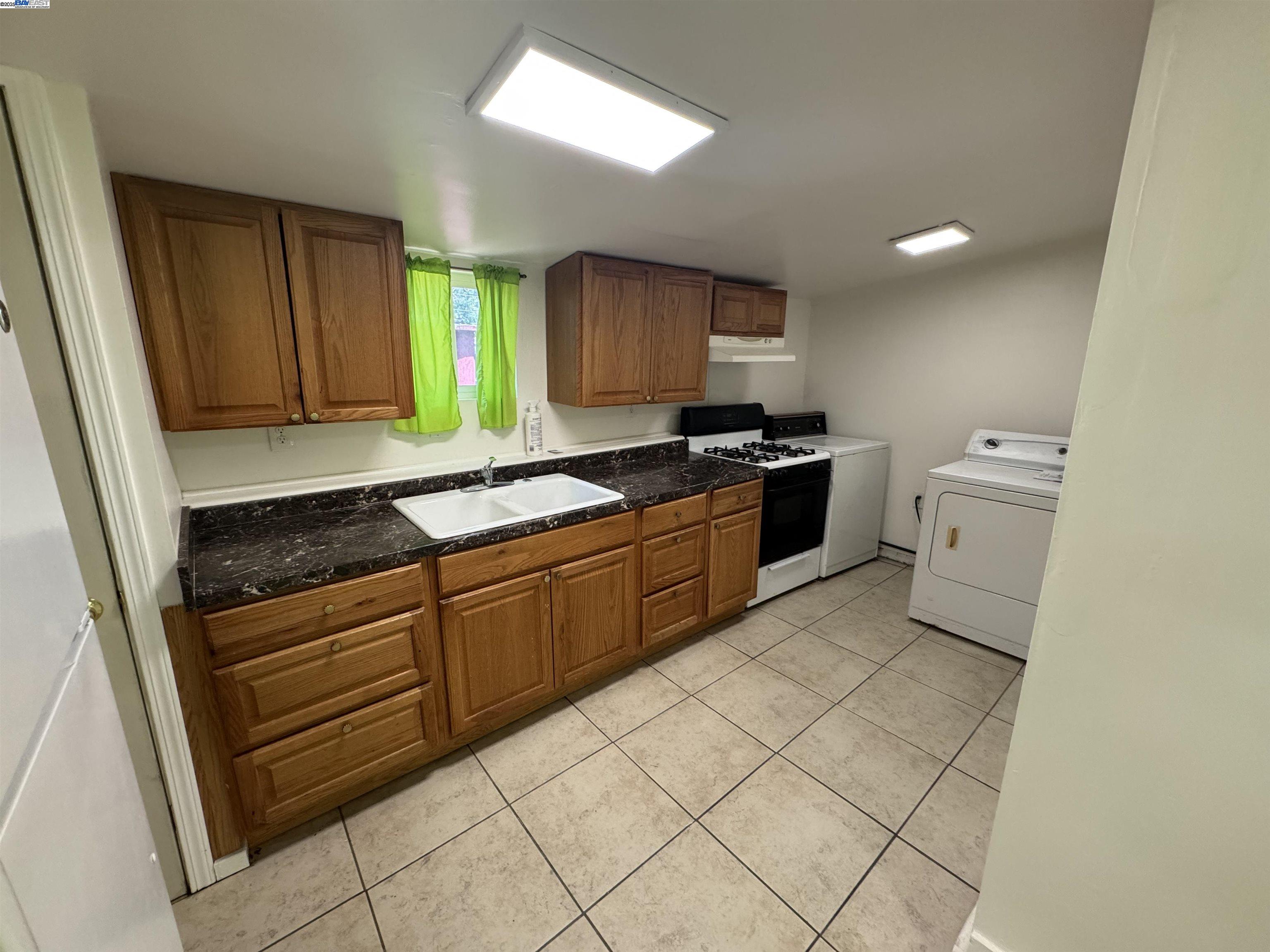 Fremont, California, 94536, United States, 2 Bedrooms Bedrooms, ,1 BathroomBathrooms,Residential,For Sale,1906886