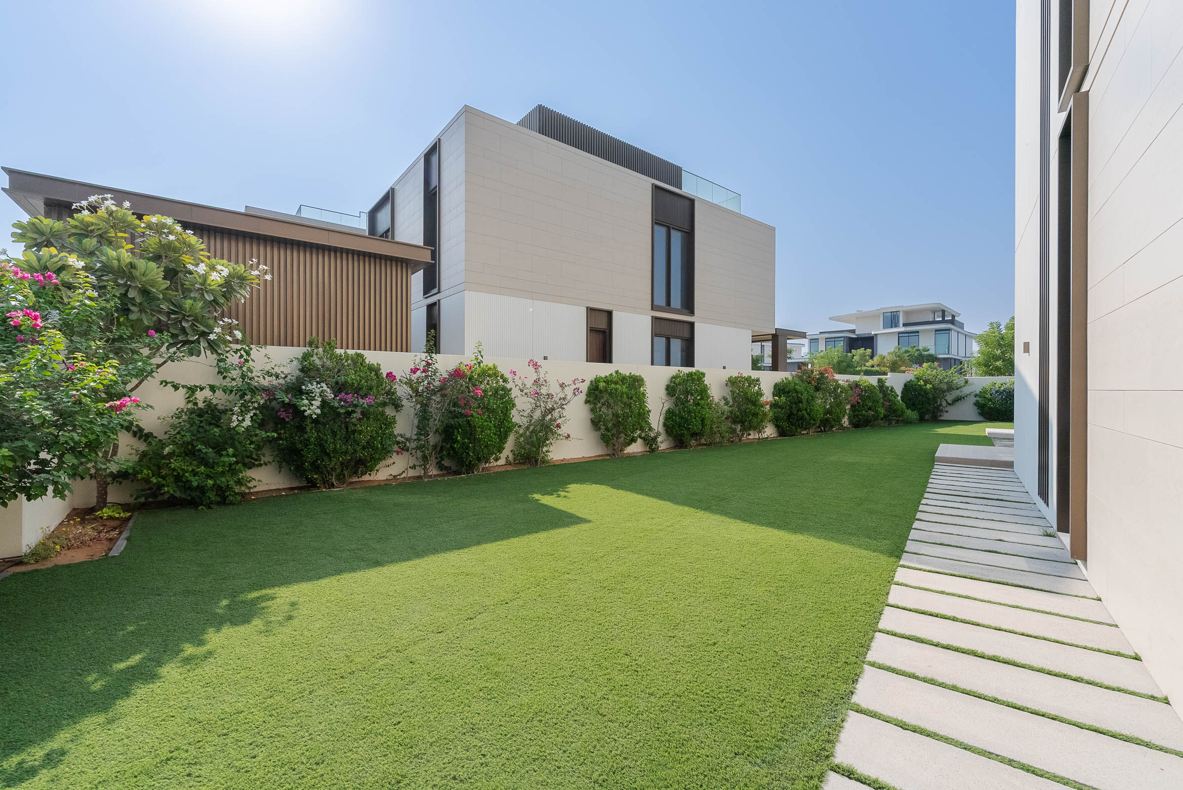  Villa with Elie Saab Finishes and Burj Khalifa Views in Palm Hills - 物件實景