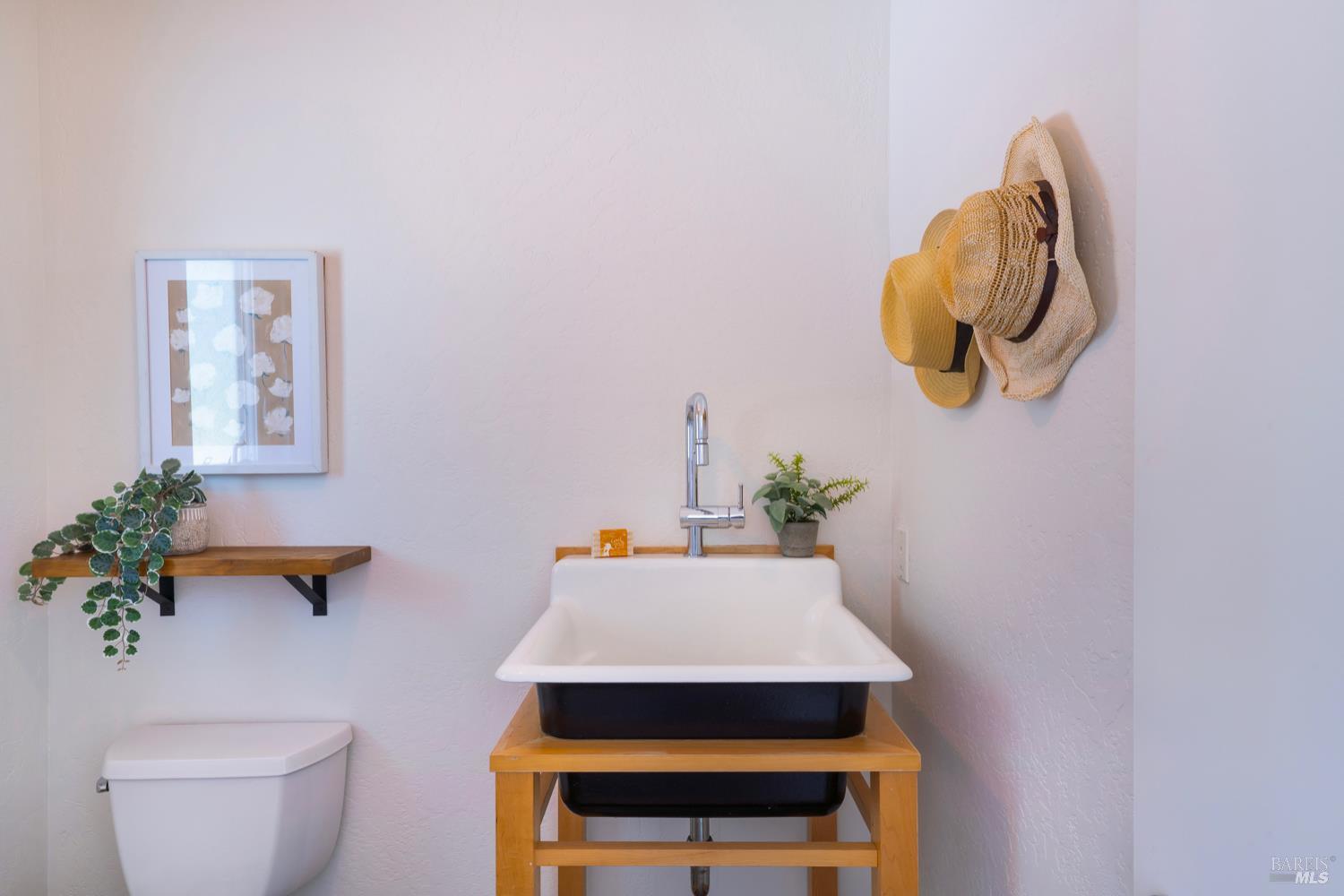 St. Helena, California, 94574, United States, 3 Bedrooms Bedrooms, ,3 BathroomsBathrooms,Residential,For Sale,1941008