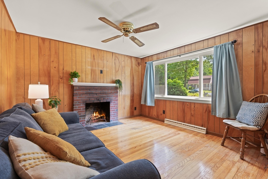 Easton, Massachusetts, 02356, United States, 3 Bedrooms Bedrooms, ,1 BathroomBathrooms,Residential,For Sale,1895599