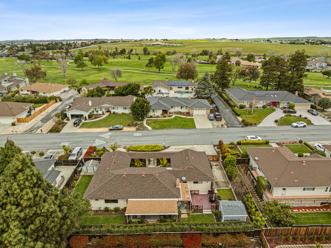 Hollister, California, 95023, United States, 3 Bedrooms Bedrooms, ,2 BathroomsBathrooms,Residential,For Sale,1882231