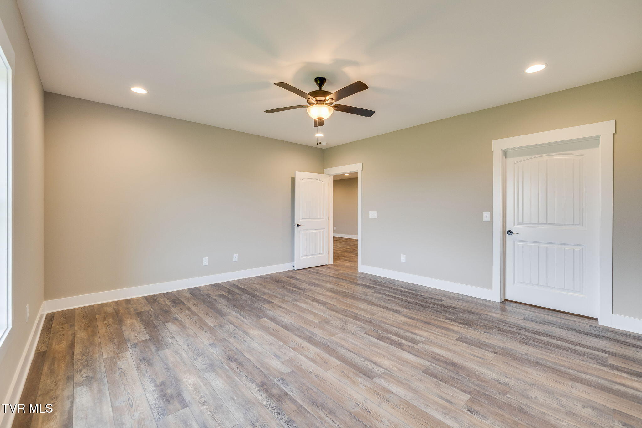 Jonesborough, Tennessee, 37659, United States, 4 Bedrooms Bedrooms, ,3 BathroomsBathrooms,Residential,For Sale,1974561