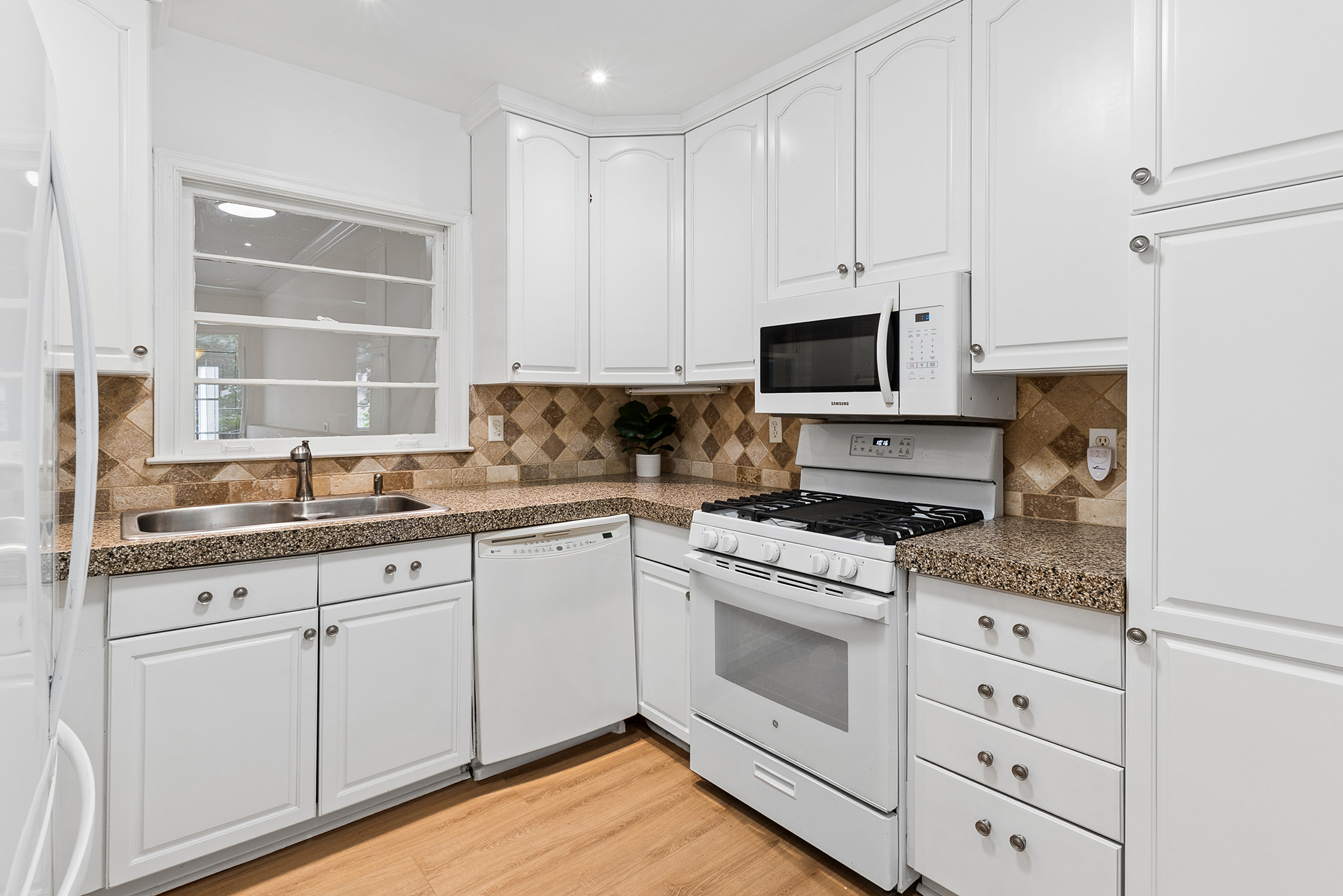  Updated, One-Level Living in Dunwoody - 物件實景