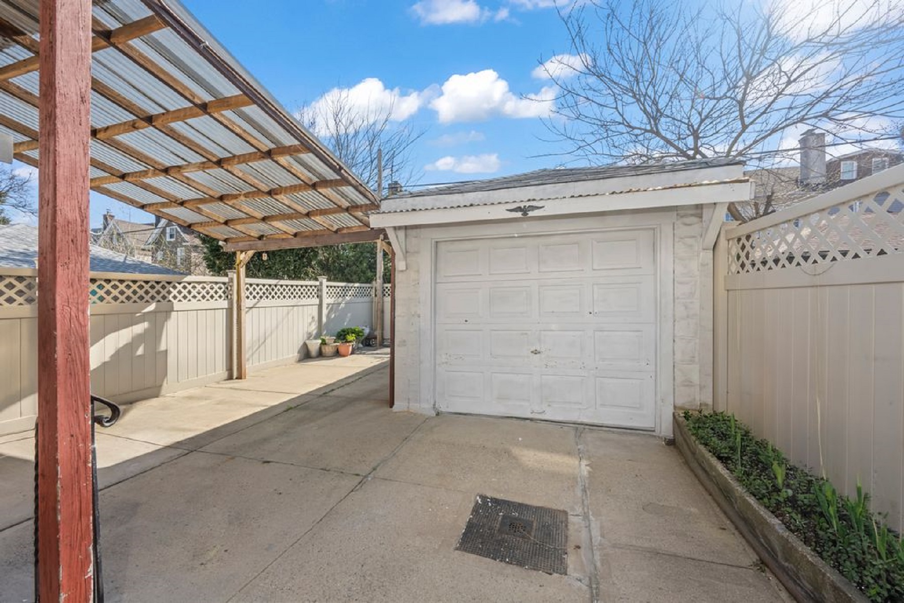  1569 East 45th Street - 物件實景