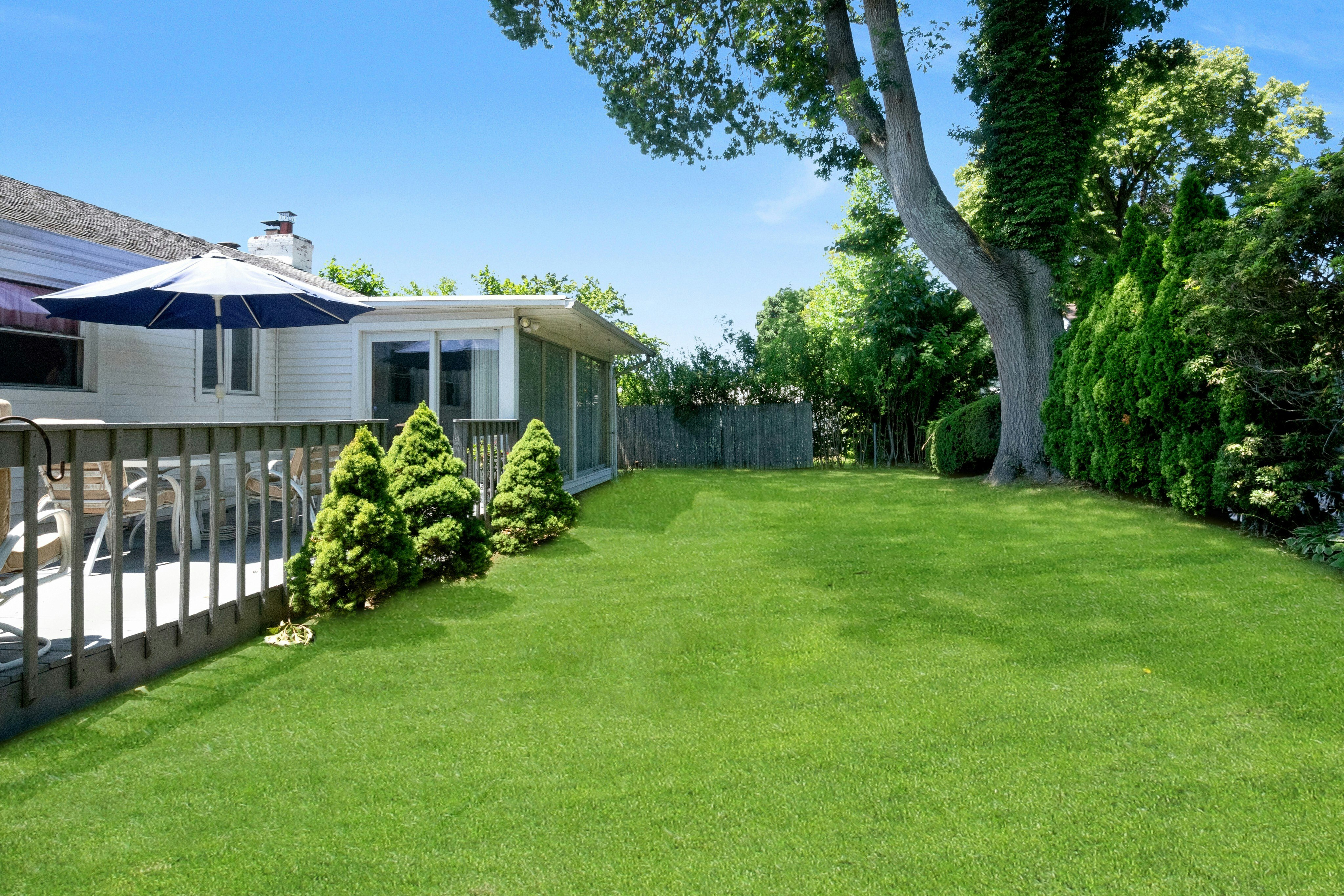  Charming three-bedroom, two bath ranch feels like home the moment you walk in - 物件實景