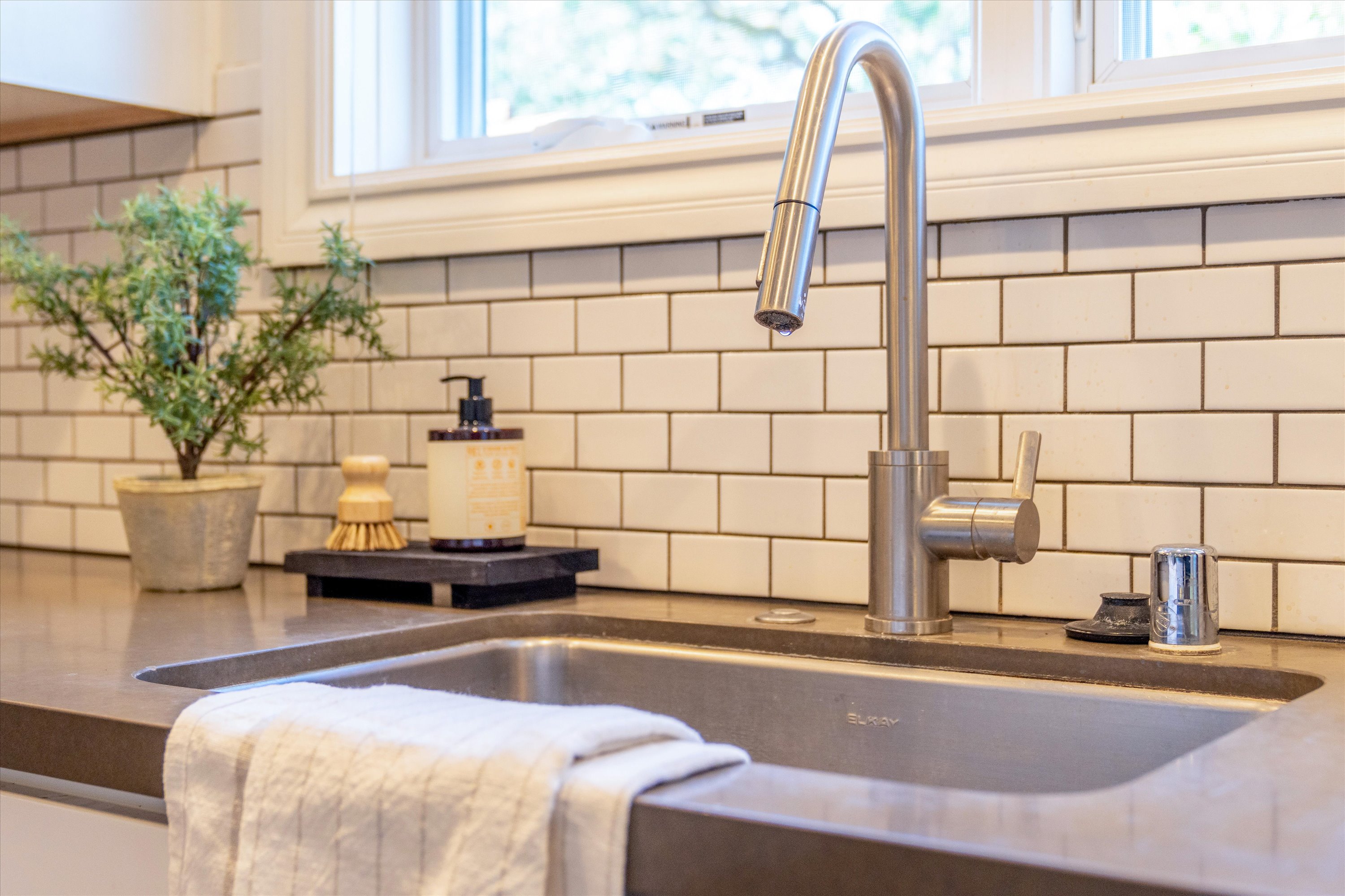  18428 4th  Avenue - 物件實景