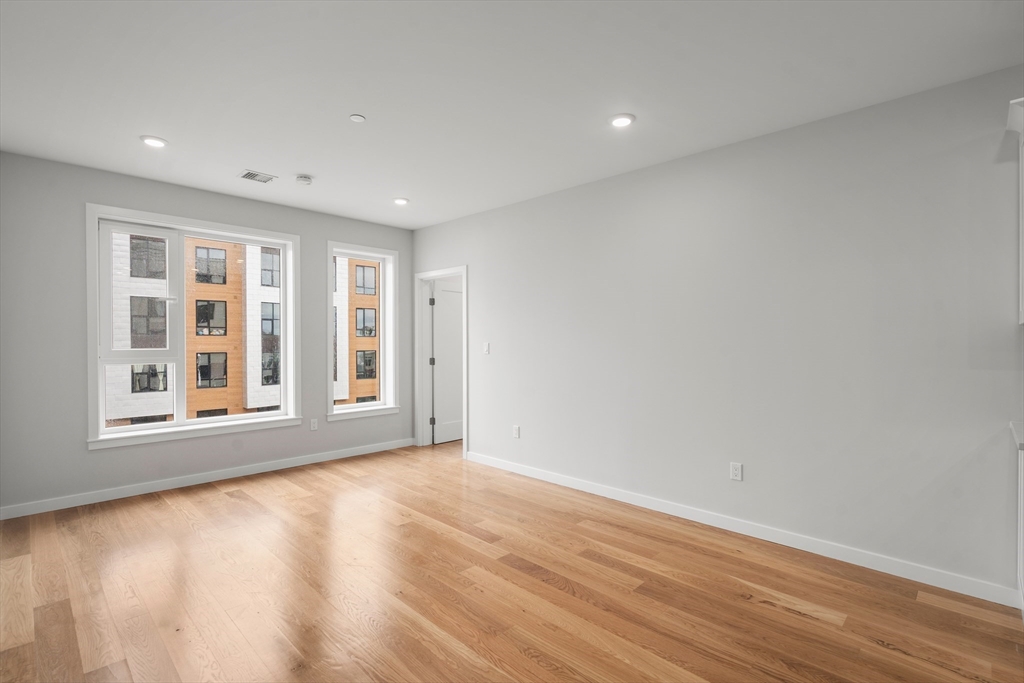 Boston, Massachusetts, 02127, United States, 2 Bedrooms Bedrooms, ,2 BathroomsBathrooms,Residential,For Sale,1901833
