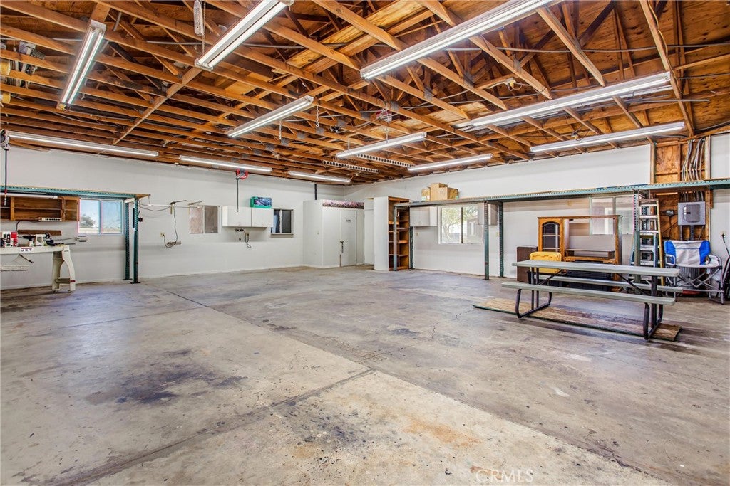 Oak Hills, California, 92344, United States, 3 Bedrooms Bedrooms, ,4 BathroomsBathrooms,Residential,For Sale,1977382