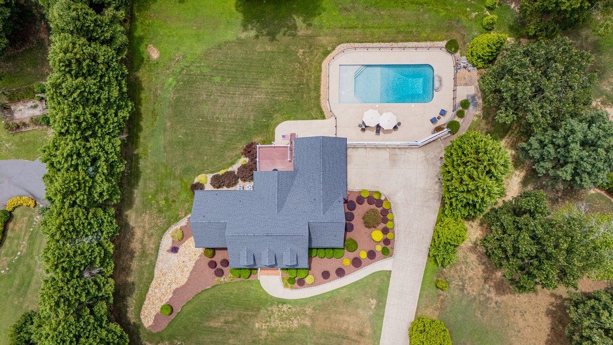 Landrum, South Carolina, 29356, United States, 5 Bedrooms Bedrooms, ,4 BathroomsBathrooms,Residential,For Sale,1990199