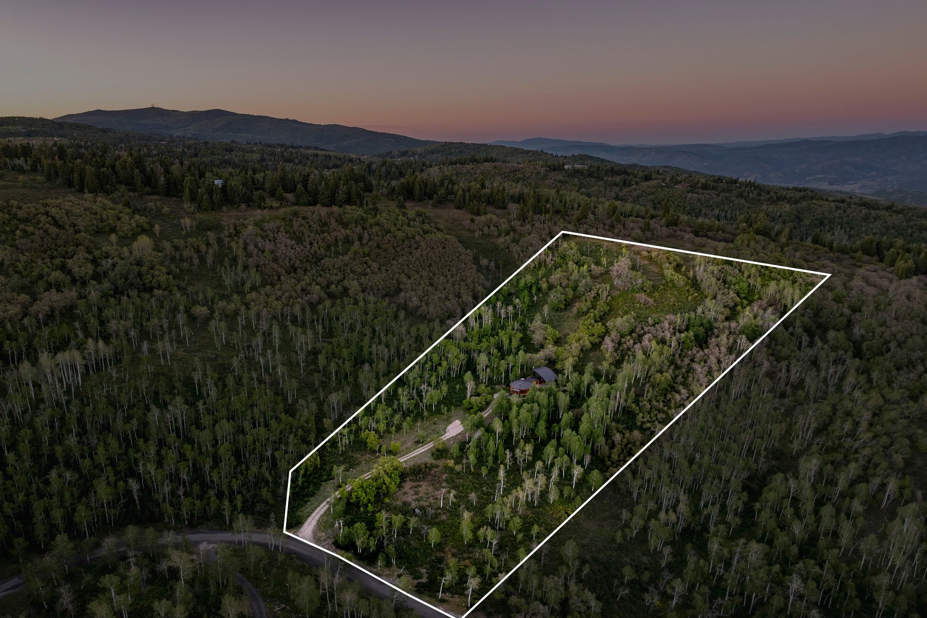 One of a Kind Mountain Retreat on Nearly 12 Acres with Panoramic Ski Resort View - 物件實景