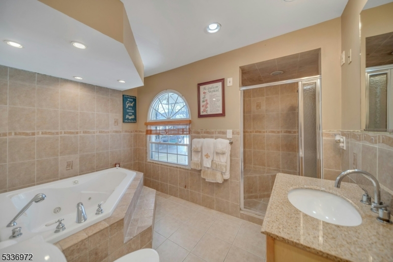 West Orange Twp., New Jersey, 07052, United States, 6 Bedrooms Bedrooms, ,4 BathroomsBathrooms,Residential,For Sale,1934575