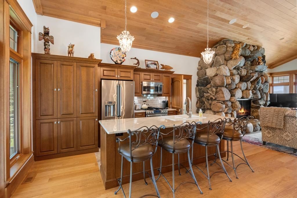 Boyne City, Michigan, 49712, United States, 5 Bedrooms Bedrooms, ,6 BathroomsBathrooms,Residential,For Sale,1890151