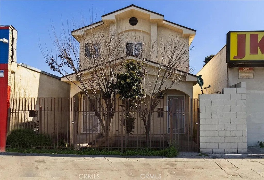 Los Angeles, California, 90003, United States, 6 Bedrooms Bedrooms, ,4 BathroomsBathrooms,Residential,For Sale,1998264