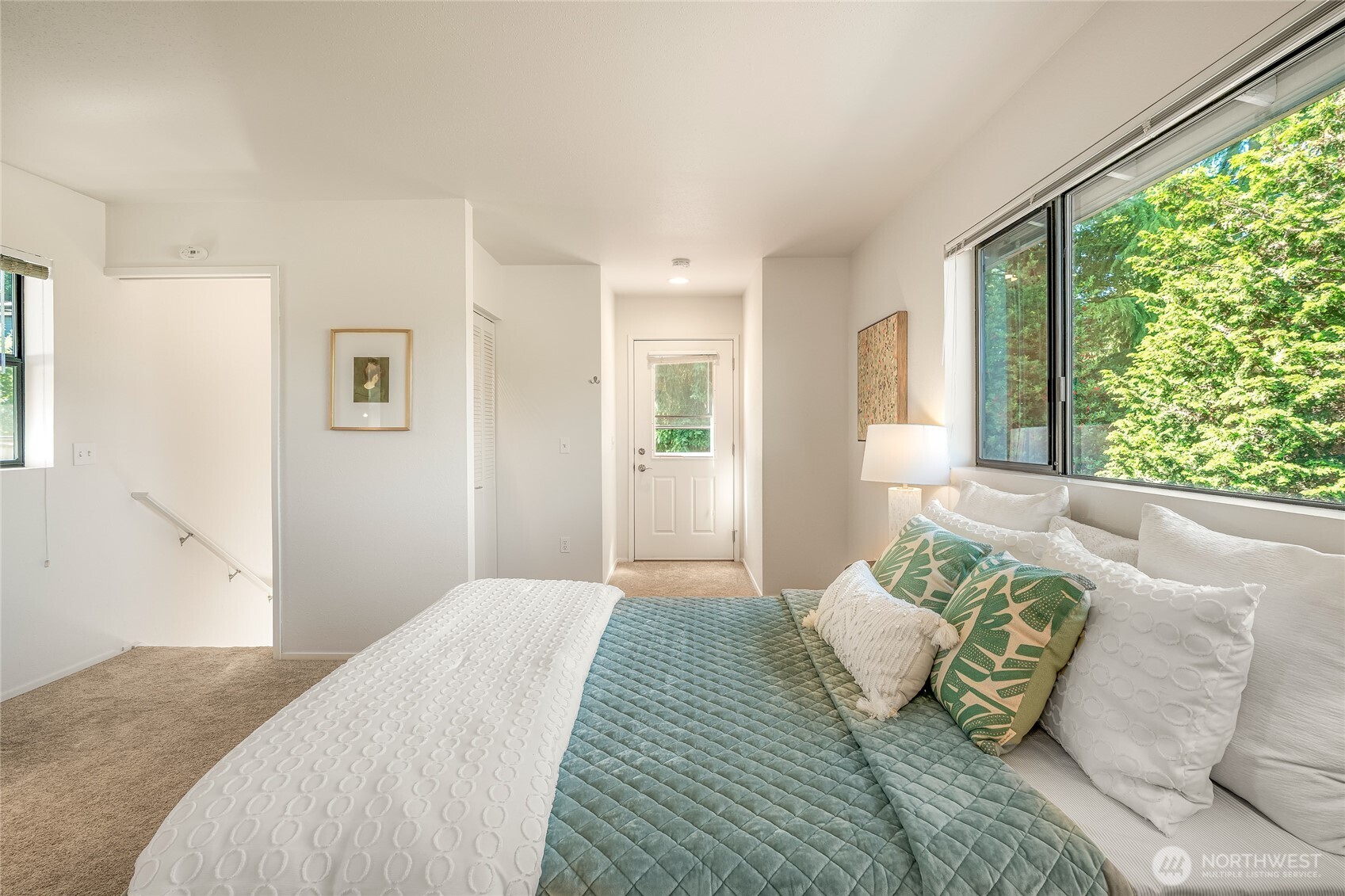 Kirkland, Washington, 98033, United States, 3 Bedrooms Bedrooms, ,2 BathroomsBathrooms,Residential,For Sale,1988237