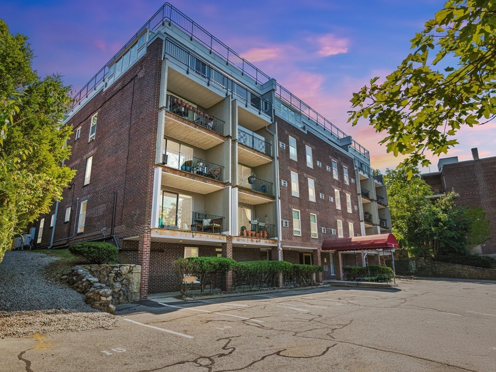 Brookline, Massachusetts, 02445, United States, 1 Bedroom Bedrooms, ,1 BathroomBathrooms,Residential,For Sale,1934572