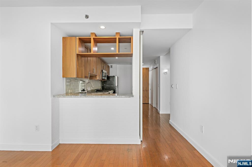 Jersey City, New Jersey, 07310, United States, 2 Bedrooms Bedrooms, ,2 BathroomsBathrooms,Residential,For Sale,1868291